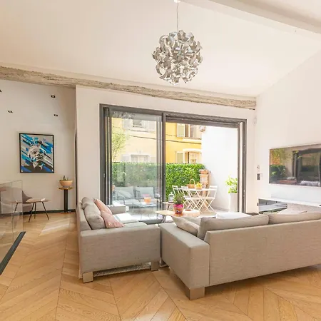Casa de Férias Townhouse With Terrace & Parking In The Heart Of Old Antibes