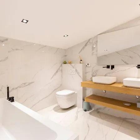 Townhouse With Terrace & Parking In The Heart Of Old Antibes
