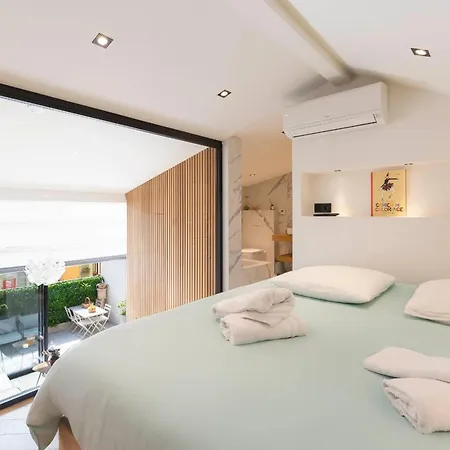 Ferienhaus Townhouse With Terrace & Parking In The Heart Of Old
