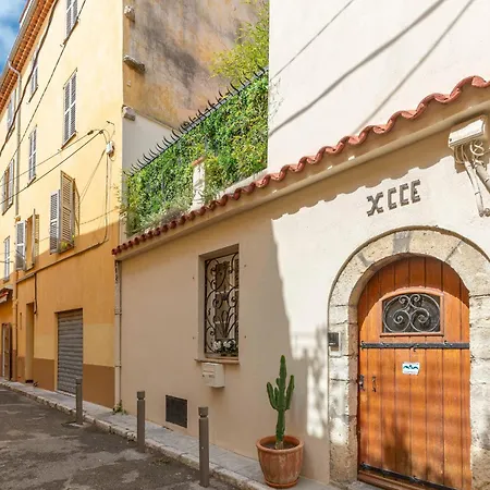 Townhouse With Terrace & Parking In The Heart Of Old Ferienhaus Antibes