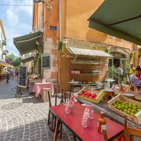 Townhouse With Terrace & Parking In The Heart Of Old Ferienhaus